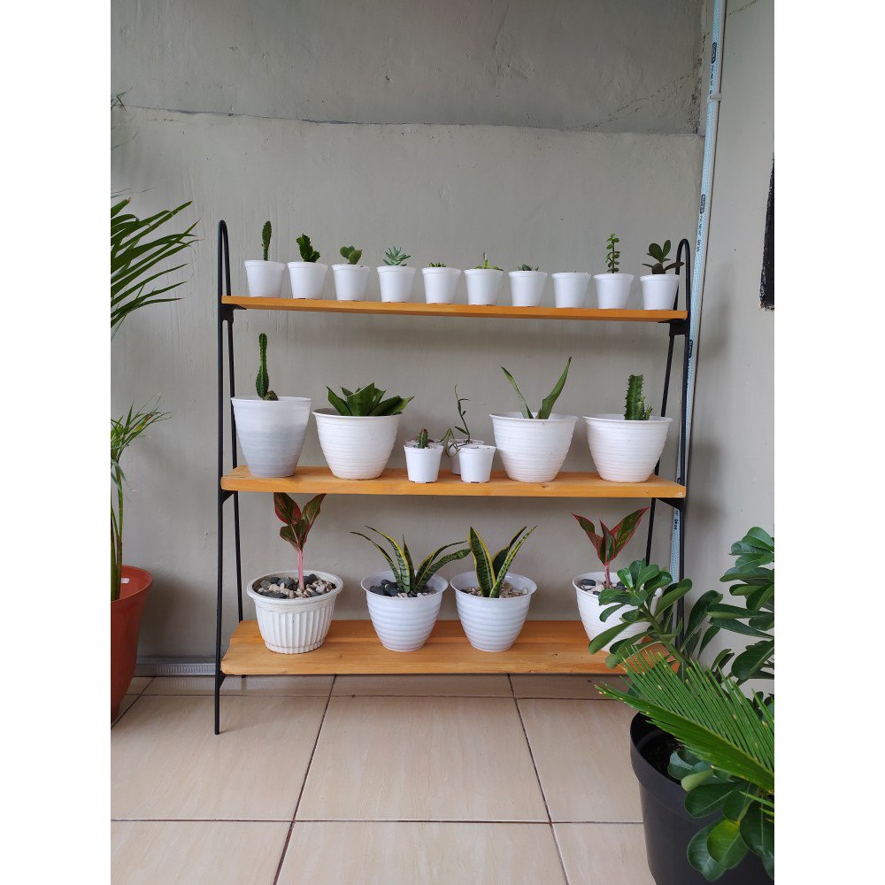 Rak Bunga Kayu Tempat Tanaman Standing Pot Hiasan Taman 3 Susun Besi Multifungsi / Rak Sepatu Multi