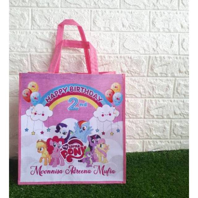 

Goodiebag/tas ultah/souvenir/ ukuran S