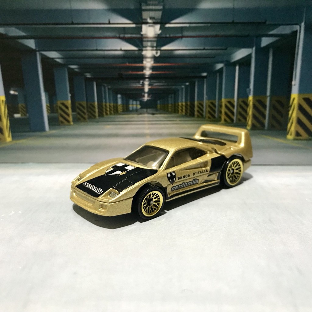 Hot Wheels Ferrari F40 Gold Dash 4 Cash 1997 Series