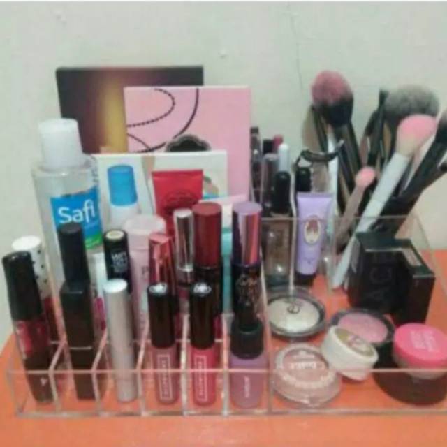 Akrilik tempat alat make up/ make up organiser/ tempat make up akrilik