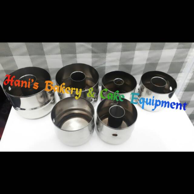 

Satu Set Cutter Donat Regular & Bomboloni 8cm Tebal 0.8 MM