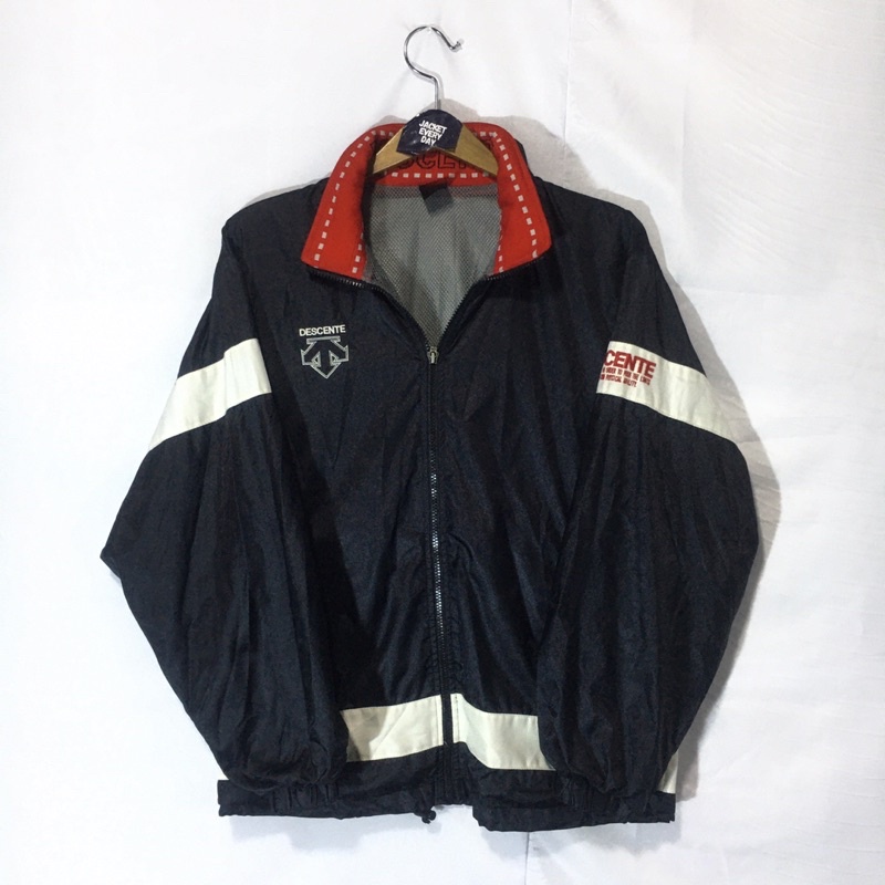 Jaket Windbreaker Descente Second Thrift Preloved