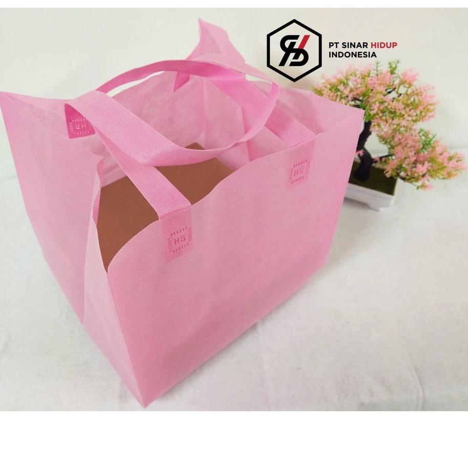

TAS BOX KUE SPUNBOND / GOODIE BAG / BOX KUE HS 25 PRESS Perlusin