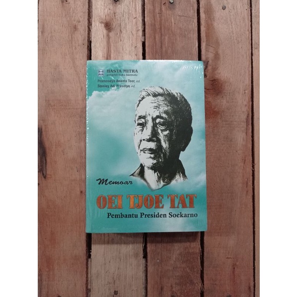 Memoar OEI TJOE TAT ; Pembantu Presiden Soekarno