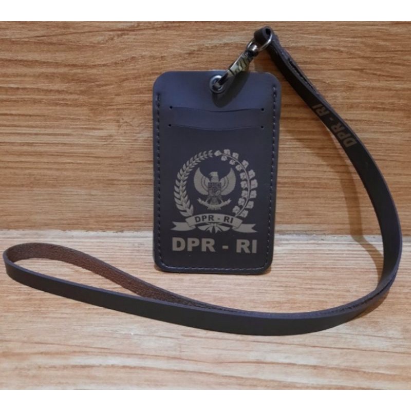 

tempat id card kulit DPR RI