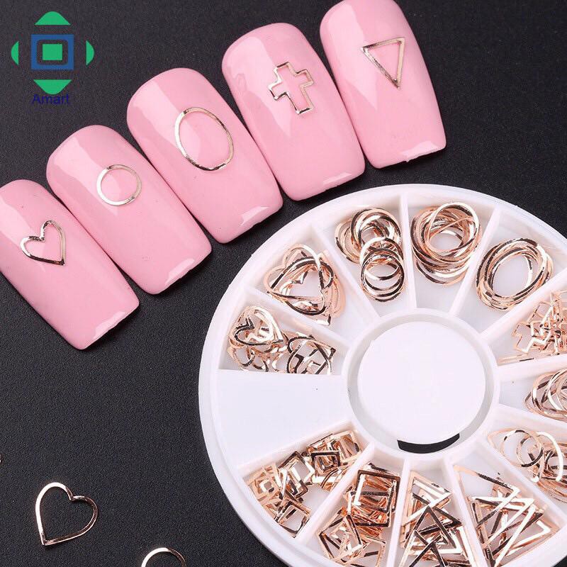 Manik-Manik XY-17 / Stud Bentuk Segitiga Hati Hollow Warna Rose Gold nail art