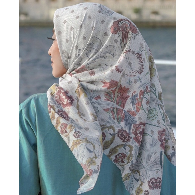 Buttonscarves royale series white preloved