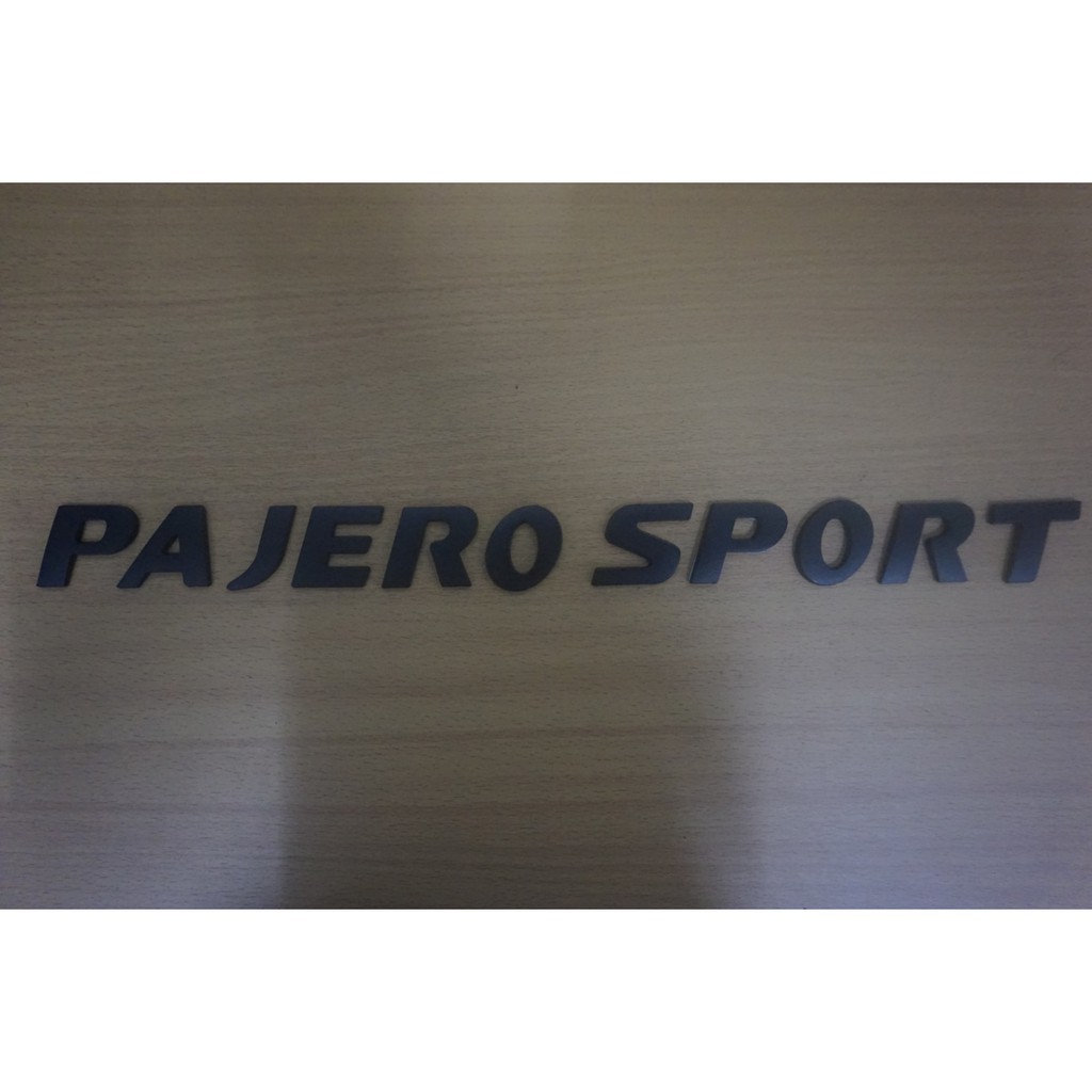 Emblem Kap Mesin Pajero Sport Hitam