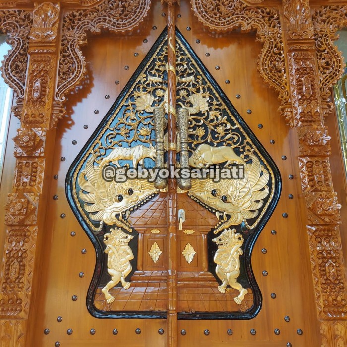Pintu Gebyok Ukir - Gebyok relief Gunungan wayang kaca patri