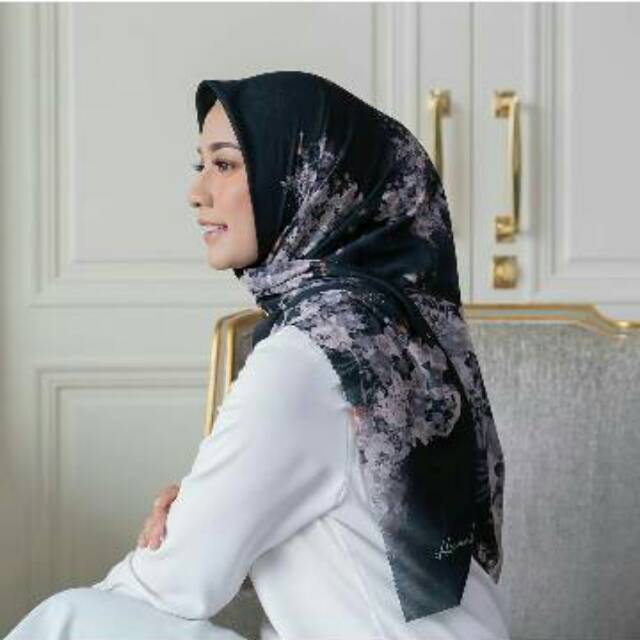 Ramsi Scarf by HL Premium