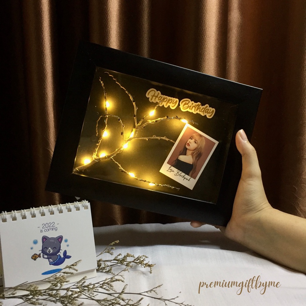 TWIG FRAME RANTING POHON 3D 5R 13x18 LED Kado Ultah Hadiah Pernikahan Wedding Gift Paket Wisuda Graduation Ulang Tahun Birthday Tunangan Engagement Bunga Kering Hampers Murah Estetik Aesthetic Sahabat Pacar Istri Bayi Box Figura Pigura Lampu