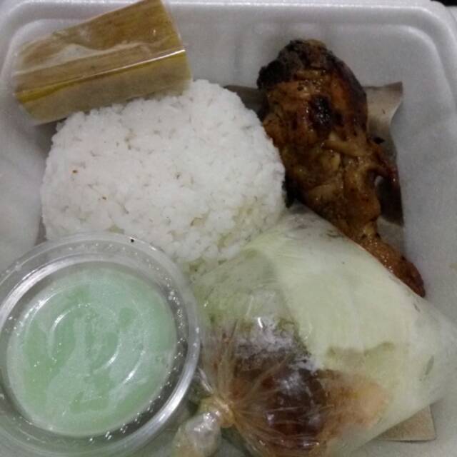 

Paket Nasi Ayam bakar dan snack