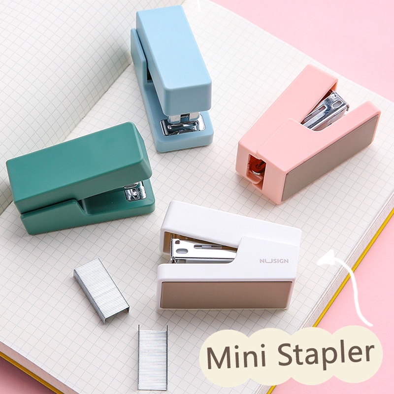 

MINI STAPLER READY PUTIH. dapet satu pack refill ya bawaan dari deli