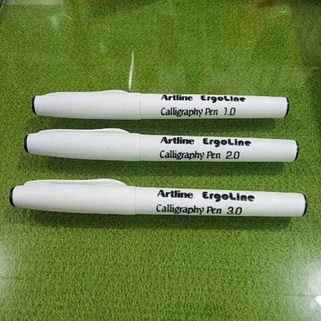 Pena Kaligrafi Artline Ergoline mata miring / Artline Ergoline Calligraphy Pen chisel point