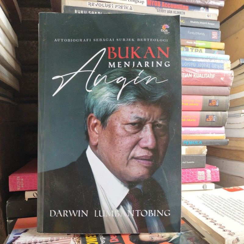 Buku Bukan Menjaring Angin oleh Darwin Lumbantobing