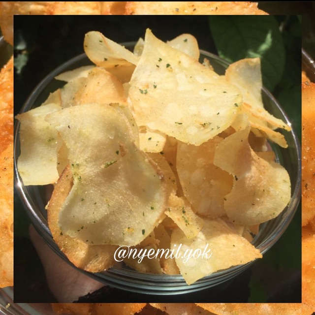 

Keripik singkong asin manis daun jeruk