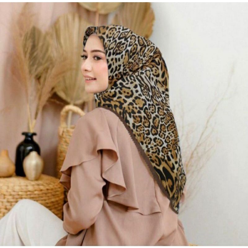 Hijab Segiempat Voal Leopard