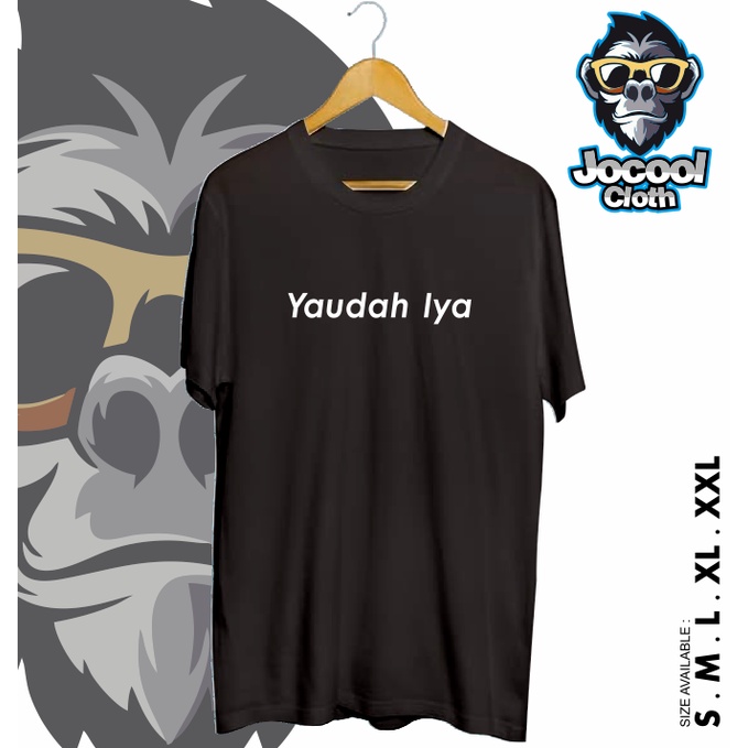 KAOS PRIA MOTIF SABLON LOGO FONT YAUDAH IYA SIMPLE - JOCOOLCLOTH