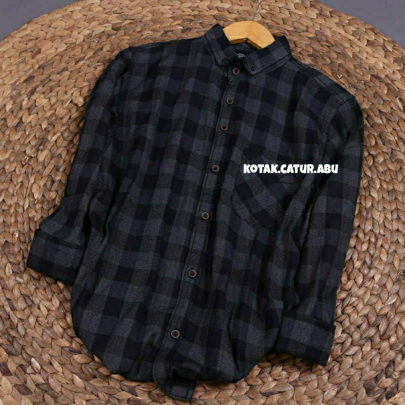 Kemeja flanel pria lengan panjang motif catur abu kotak kotak
