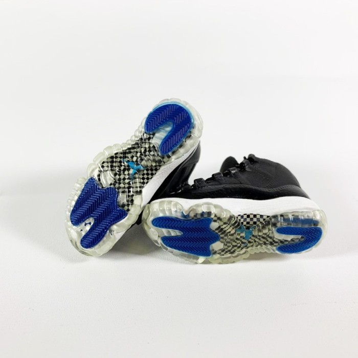 AIR JORDAN 11 AJ11 SPACE JAM 3D SNEAKERS KEYCHAIN MINIATUR