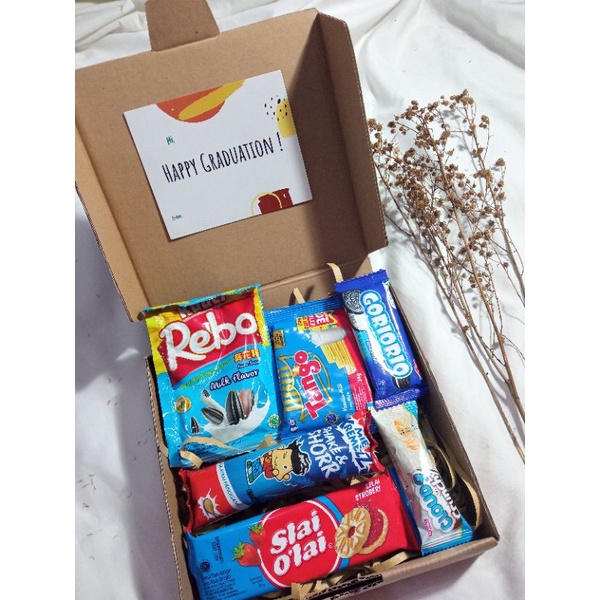 

Hampers Snack | Snack Box | Hampers Murah | Kado Wisuda | Kado Ulang Tahun | Kado Murah | Gift Box