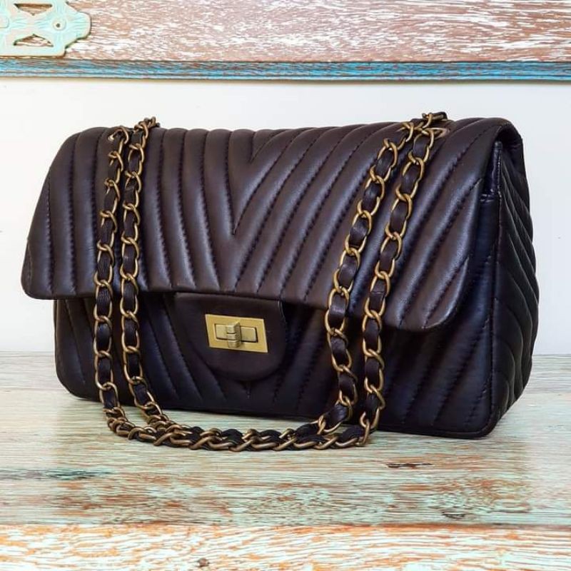 tas Chanel hitam
