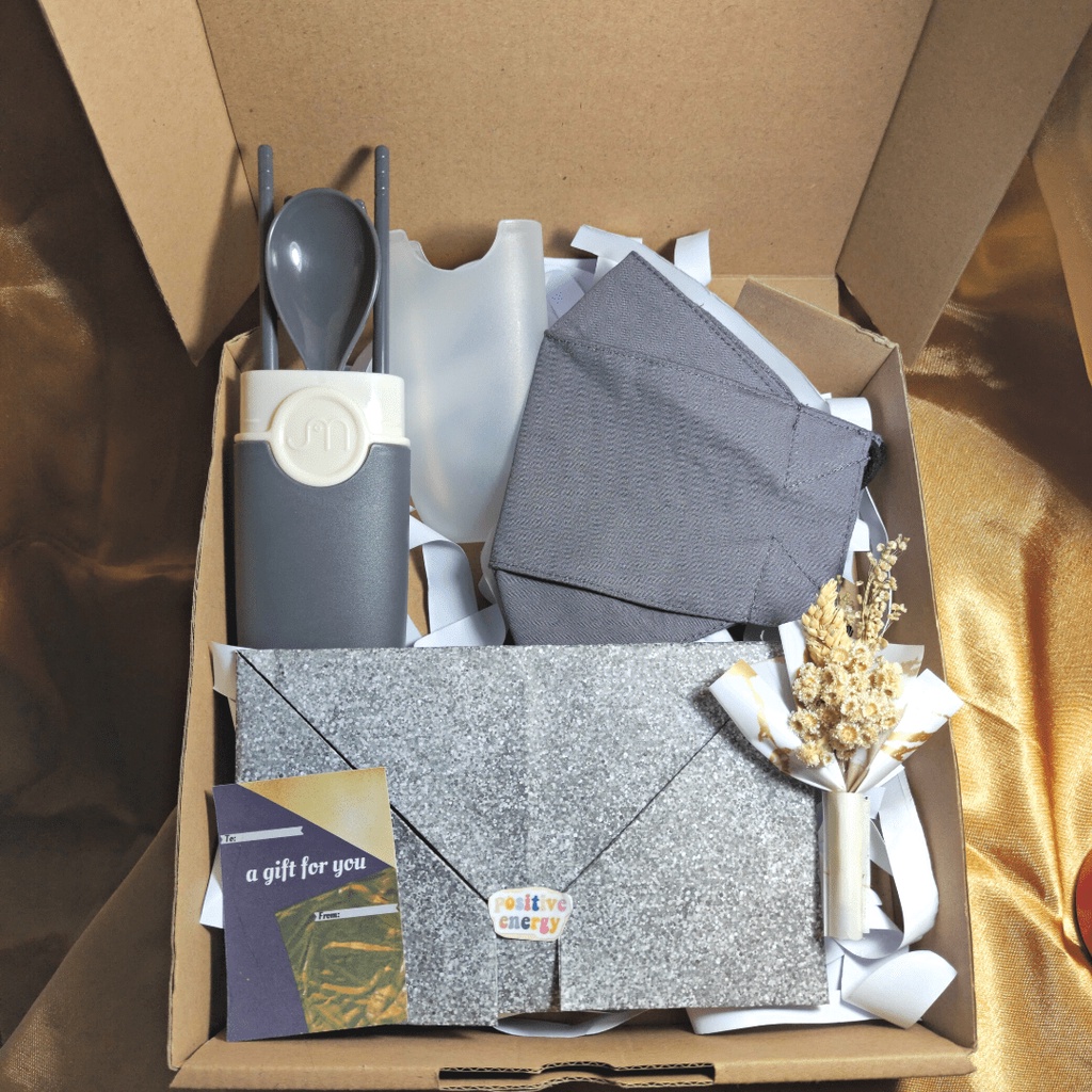 

Hampers / Kado / Gift box wisuda ulang tahun cowok cewek ekonomis dan berkualitas