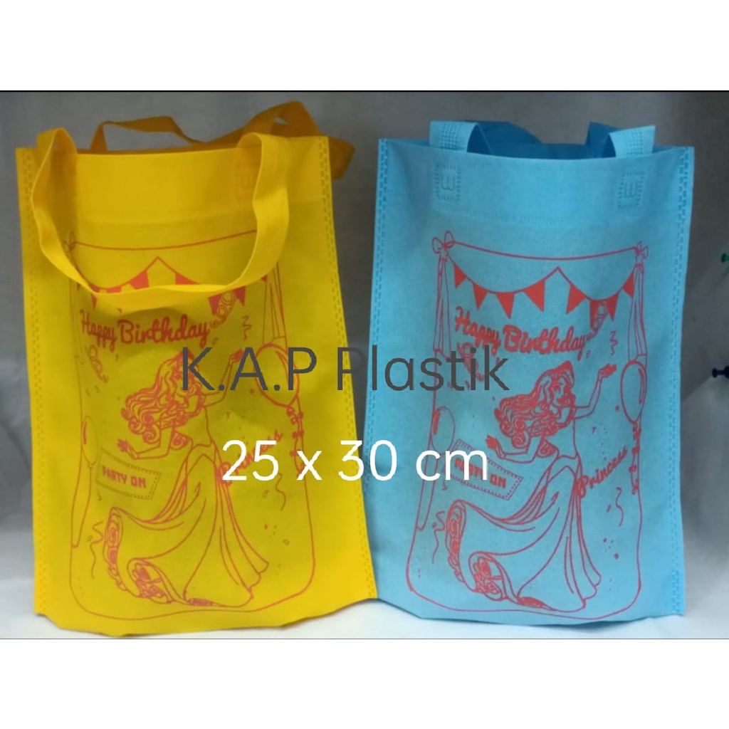 

Tas Sponbon Ultah Anak Uk. 25 x 30 cm Kemasan Souvenir/Goodie Bag/Snack Dll