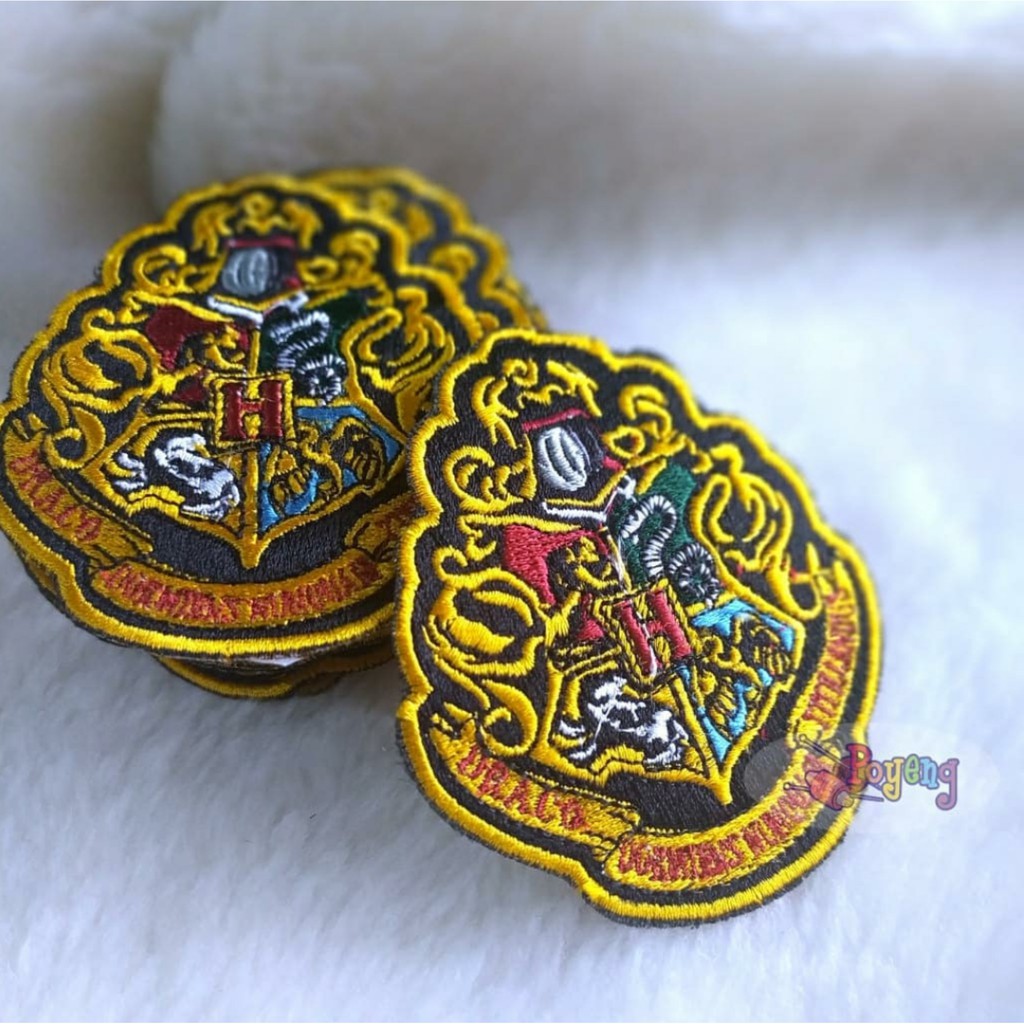 Poyeng Merchandise: Hogwarts emblem | Merchandise | Poyeng