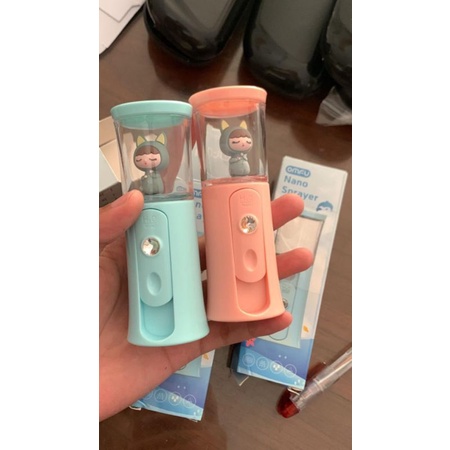 [ OMFU ] Nano Sprayer Karakter Boneka With Girl Mini Portabel