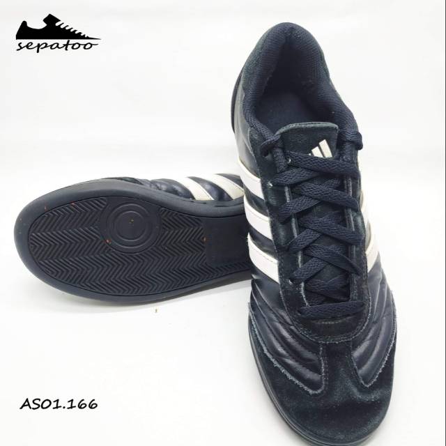 Sepatu branded original second bekas adidas
