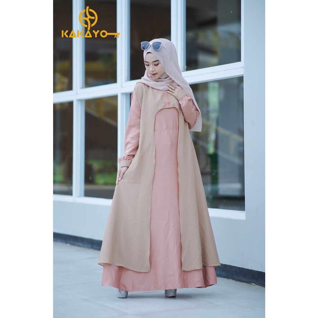 Gamis muslimah edisi khusus dari Kakayo dengan material dari Maxmara yg lembut di kombinasikan dengan kain diamond yg elegan, memakai renda yg cantik. produk edisi khusus bisa COD dan di jamin Original dari KAKAYO