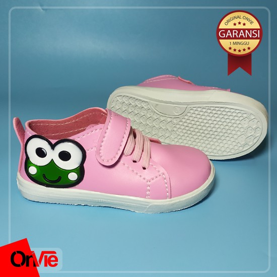 Sepatu Sneaker Anak Perempuan Laki-laki Hitam Putih Motif Keroppi Tali Perekat | Sepatu Anak Onvie