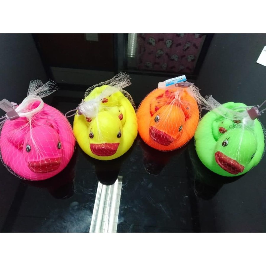 4Pcs Set Mainan Squeaky Rubber Duck Bebek Karet Bunyi Induk &amp; 3 Anak mainan bayi lunak bunyi cicit