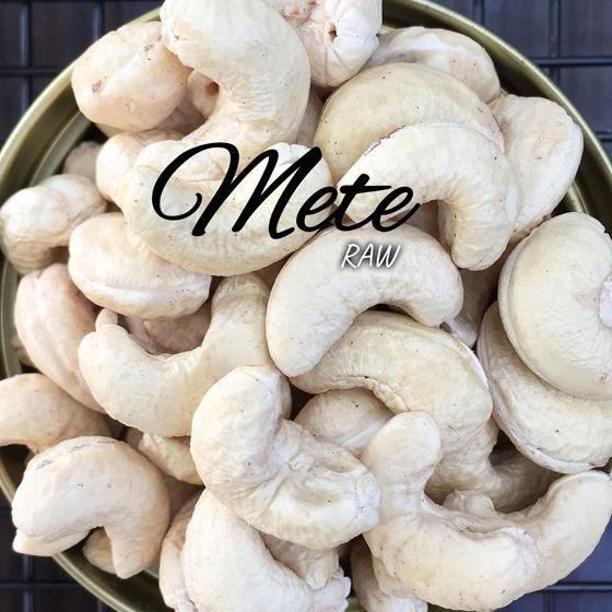 

Kacang Mede/Mete Sulawesi Jumbo Mentah - Raw Cashew Nut 1000 Gram 1 Kg