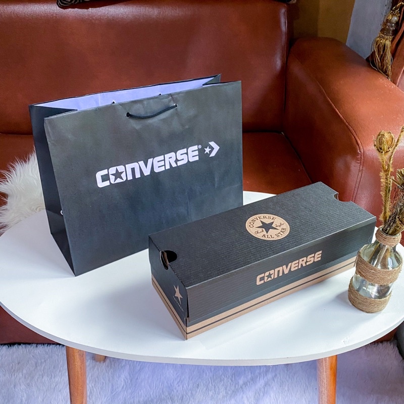 

Paperbag dan Box Sepatu Converse Hitam Bungkus Hadiah Kado Paper Bag Lucu