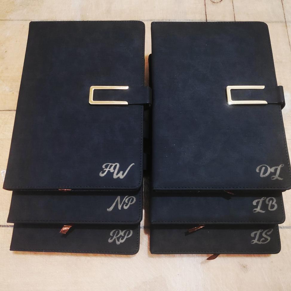 

FLASH SHOP (Bisa Custom Nama/ Logo) Notebook Agenda Kulit Ukuran A5 | Buku Catatan Kerja Cover Kulit A5/ Buku Agenda Kulit A5 aa