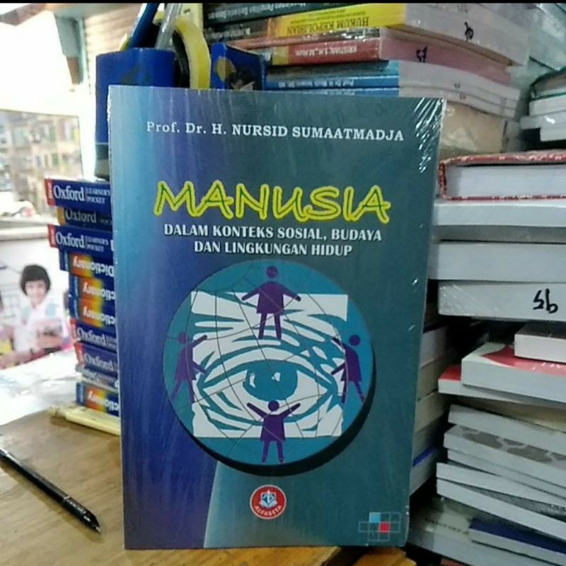 

Buku manusia dalam konteks sosial budaya dan lingkungan hidup