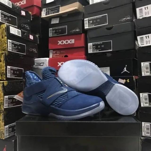 Sepatu Basket LeBron Soldier 12 Agimat Navy
