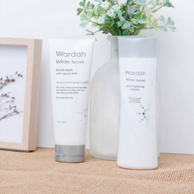Wardah White Secret Pure Brightening Cleanser