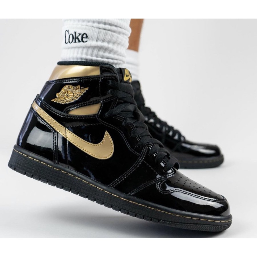 Sepatu Nike Air Jordan 1 High Black Metallic Gold