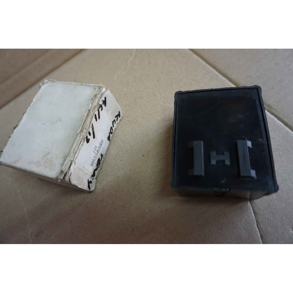 Relay Control Unit Fuel Pump 12V Mitsubishi Kuda 1.6 - MB358589