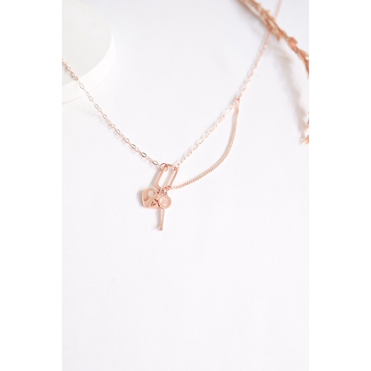 CHIWY.ID | TORY NECKLACE | KALUNG ROSEGOLD | KALUNG STAINLESS ANTI KARAT ANTI HITAM | KALUNG KUNCI D