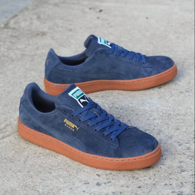 

PUMA SUEDE NAVY GUM NO LABEL SIZE
