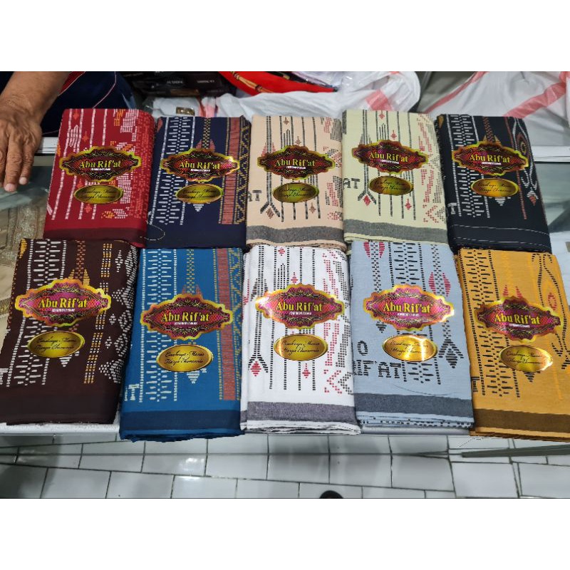 Sarung Pria Dewasa Merk Abu Rifat Rayon Adem Motif Songket Kembang Print Bisa Grosir Dan Satuan