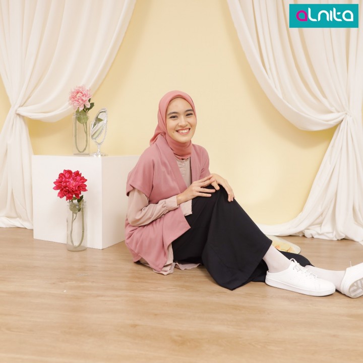 ALNITA OUTER THELMA ALNITA THELMA