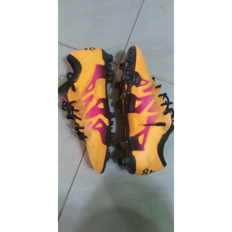 Sepatu bola adidas x 15.1