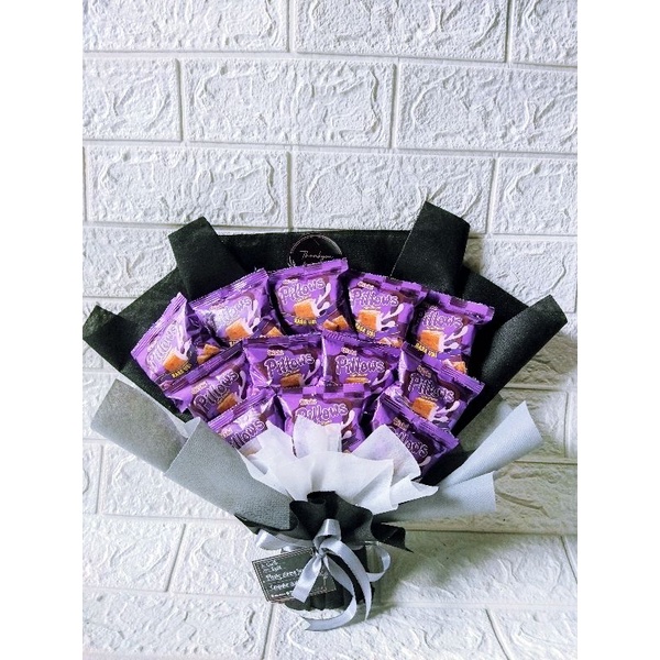 

BUKET/BOUQUET SNACK PILLOW (HADIAH ULANG TAHUN/WISUDA/SIDANG/SEMPRO/ANNIVERSARY/BUKET SNACK MURAH)