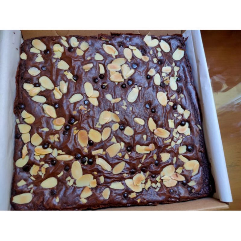

COD GRATIS ONGKIR ANDYNA CAKE BROWNIES PANGGANG KACANG ALMOND 16cmx16cm