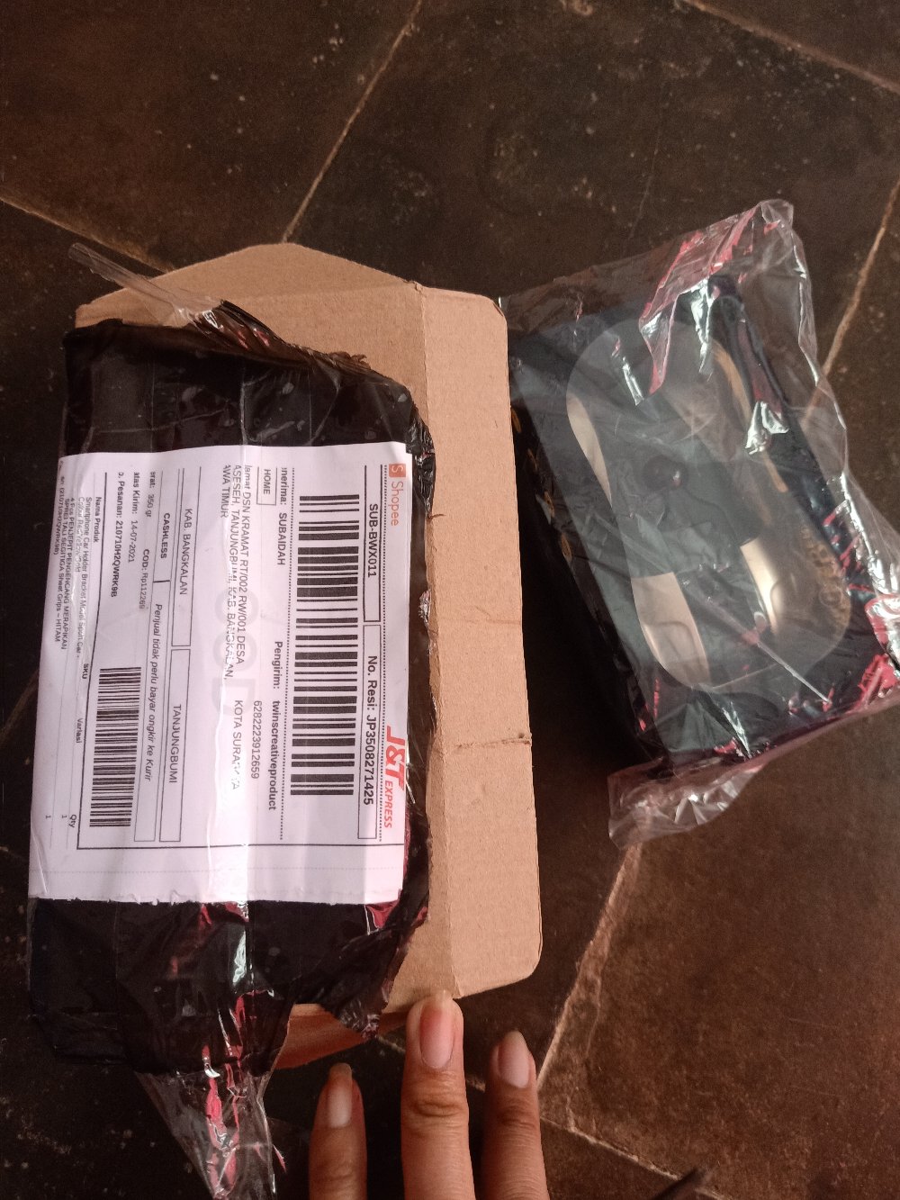 4 Pcs Penjepit Pengencang Merapikan Sprei Tali Segitiga Sheet Grips – Hitam